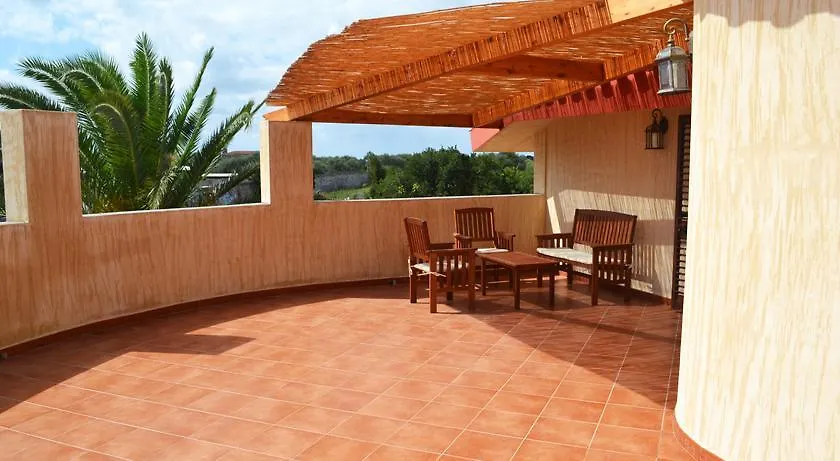 Appartamenti Famiglia Pinna - Villa Gioiosa - contacts